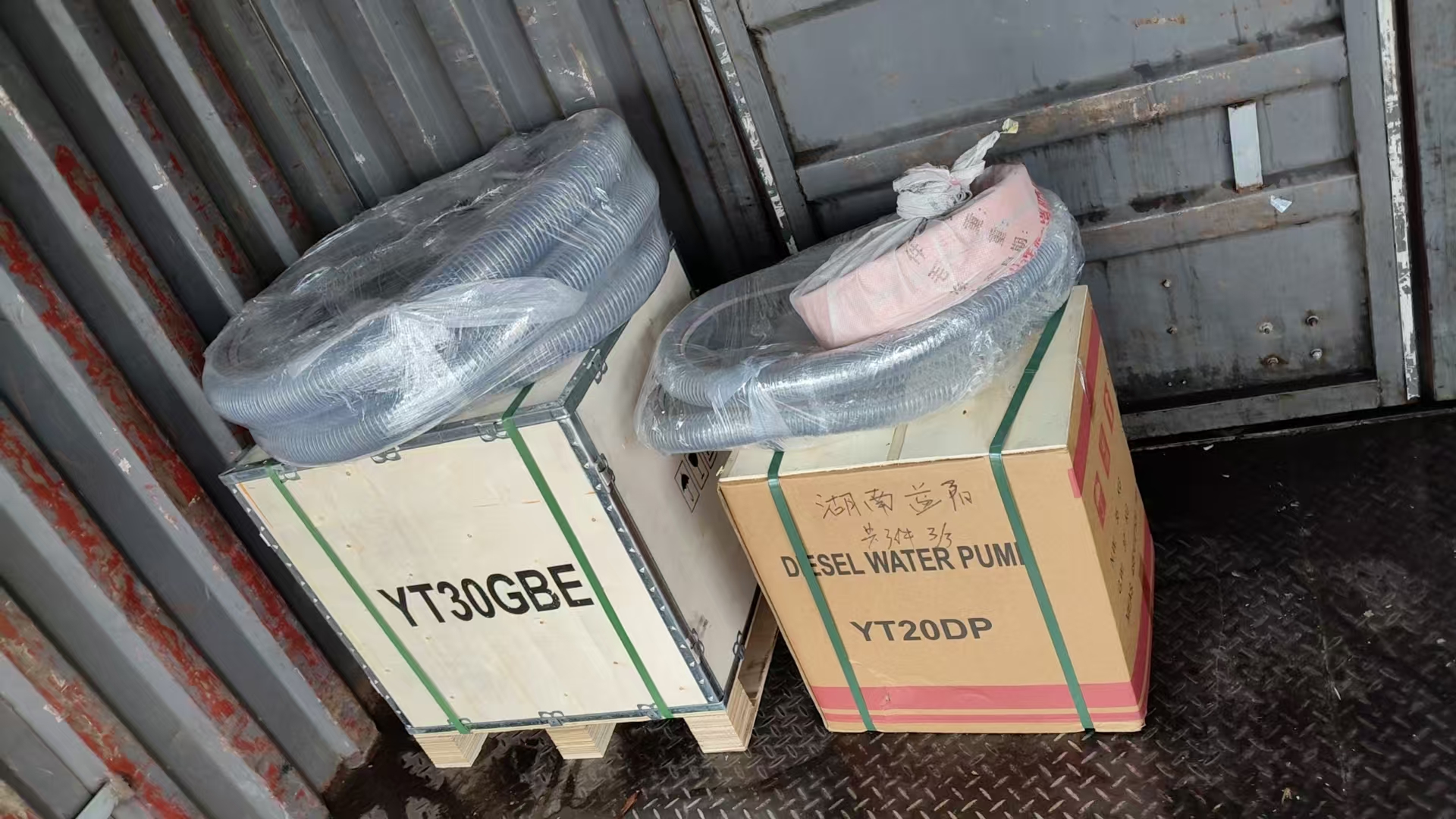 伊藤动力汽油抽水泵高压消防泵出库现场